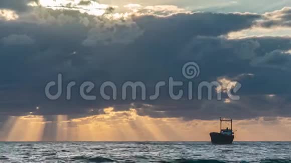 地中海上空日落视频的预览图