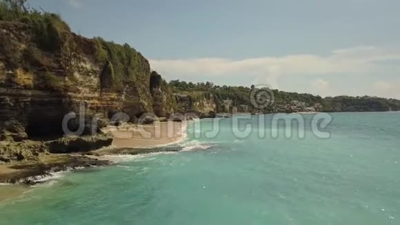 海景悬崖大海和海浪视频的预览图
