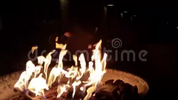 带火的火坑视频的预览图