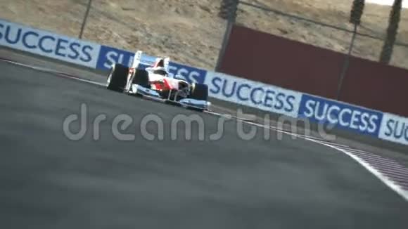 沙漠赛道F1赛车终点线视频的预览图