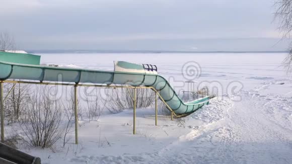 冷冻水公园滑梯视频的预览图
