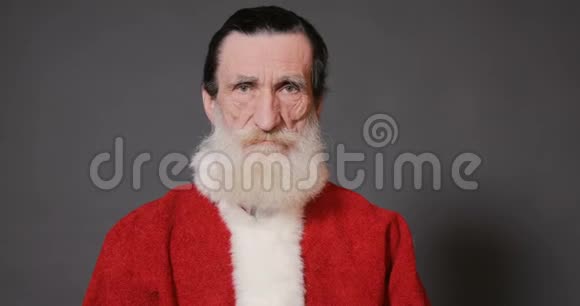 圣诞老人戴上红帽视频的预览图