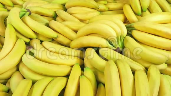 很多成熟的香蕉堆积在一起视频的预览图