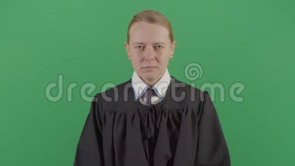 女法官在法庭上拉屎视频的预览图