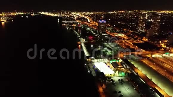 宾州夜间登陆费城海滨的鸟瞰图视频的预览图