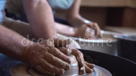 波特大师在大师班教学生视频的预览图