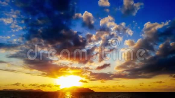 婆罗洲海滩日落视频的预览图