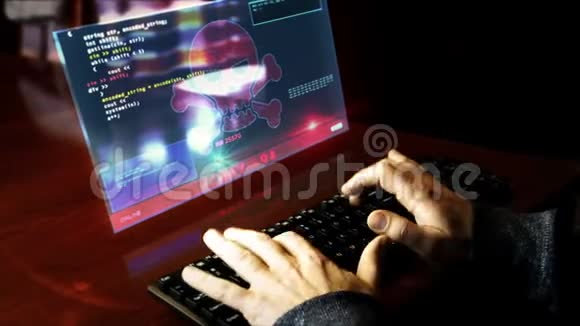 黑客在键盘上打字破坏了全息屏幕上的安全性和代码视频的预览图