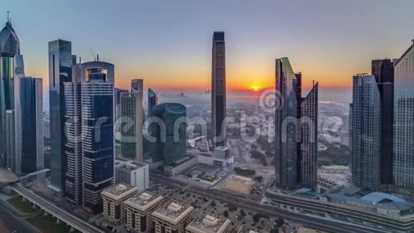 早晨日出俯瞰迪拜天际线鸟瞰市中心地标时间视频的预览图