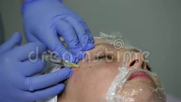 透明质酸注射液用于面部年轻化手术视频的预览图