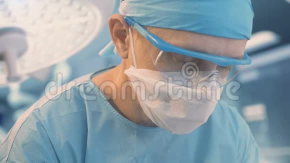 现代医院的外科手术视频的预览图