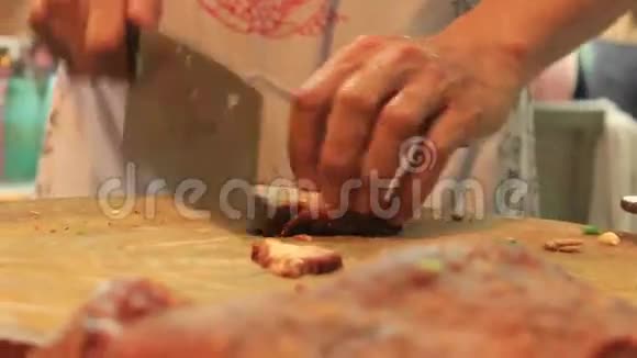 中国小镇美食厨师视频的预览图