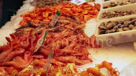 西班牙巴塞罗那鱼市的海鲜视频的预览图