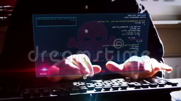 黑客在键盘上打字打破安全和代码全息屏幕视频的预览图