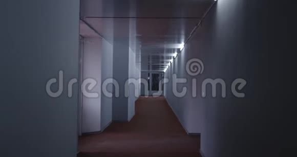 空间中心的走廊视频的预览图
