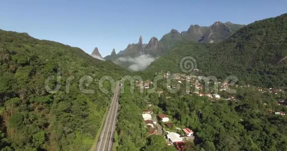 美丽的世界山城景色巴西里约热内卢州TeresAAaAaAApolis视频的预览图