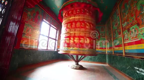尼泊尔加德满都布达纳特的祈祷轮视频的预览图