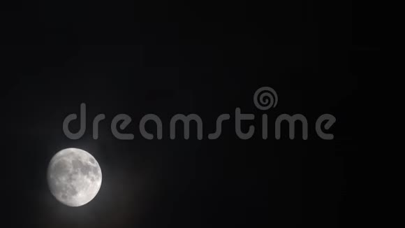 光云中的满月视频的预览图