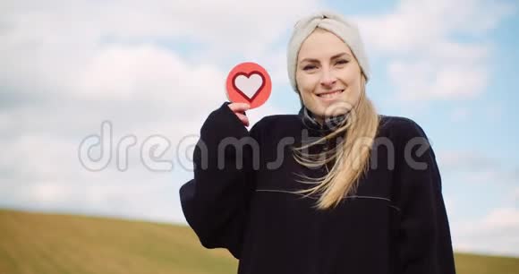 女执心社交媒体偶像热爱农业视频的预览图