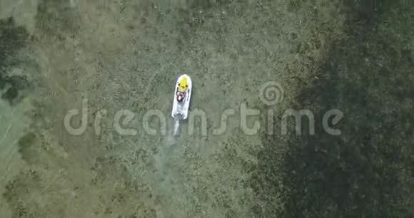 喷气式滑雪板的空中视野视频的预览图