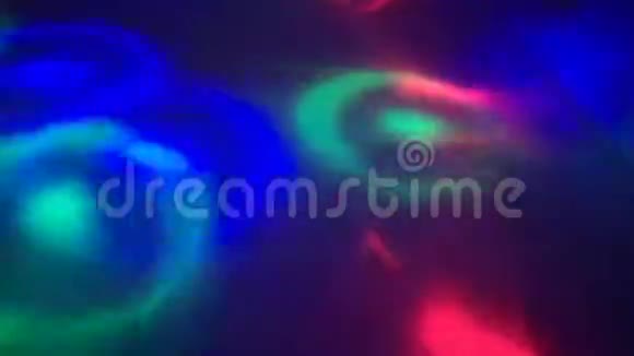 蓝色背景上的色光效果视频的预览图