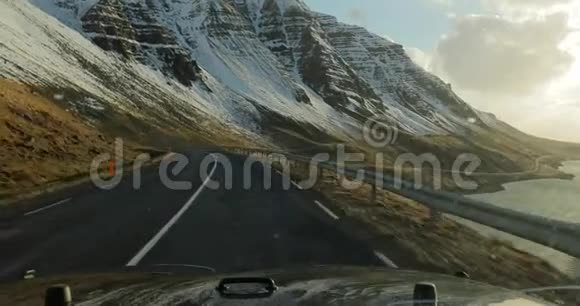 在冰岛开车下雪视频的预览图