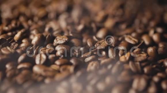用烟烤咖啡豆视频的预览图