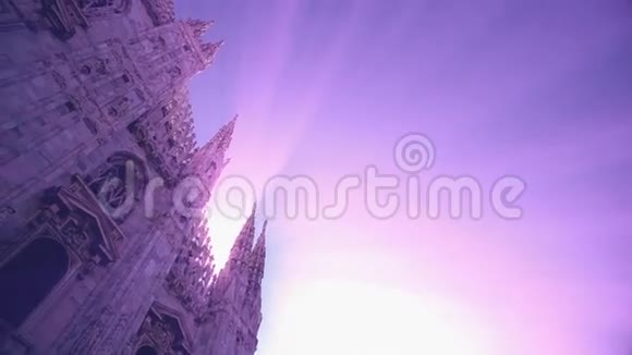 米兰大教堂米兰的日落景色和意大利米兰的迪奥莫广场视频的预览图
