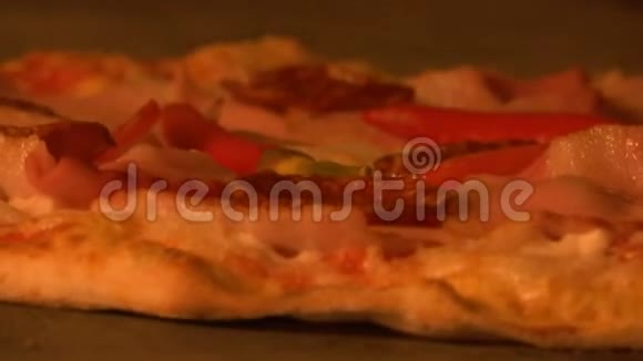 快把披萨变成披萨烤箱视频的预览图