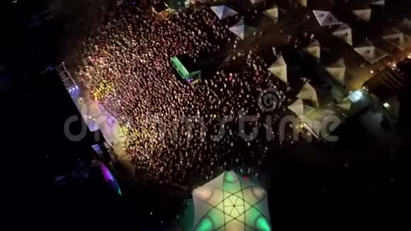 音乐会期间在扎伊尔的夜间节日视频的预览图
