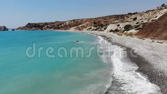 塞浦路斯海景中的岩石视频的预览图