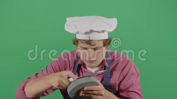 成人厨师磨刀视频的预览图