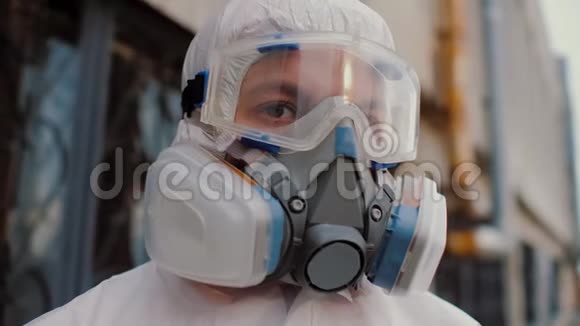 流行病学医务人员防护垫护目镜和呼吸器关闭视频的预览图