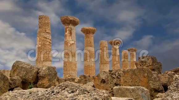 古希腊赫拉克勒斯神庙公元前五世纪的遗迹圣堂谷阿格里根托西西里视频的预览图