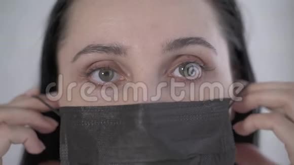 戴面具的女人冠状病毒的概念视频的预览图