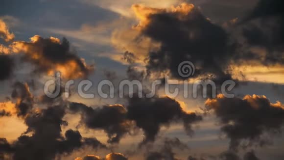 多云的天空法国南部视频的预览图