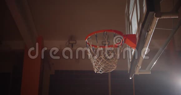 近篮篮球光体育馆视频的预览图