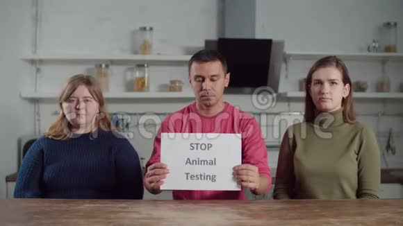 聋人动物福利人士在手语上签名视频的预览图