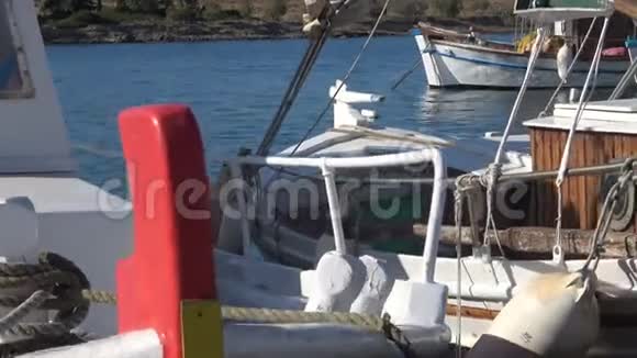 港口的渔船视频的预览图