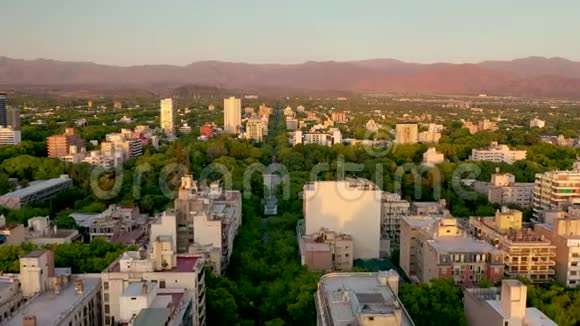 蒙多萨市的空中景色视频的预览图