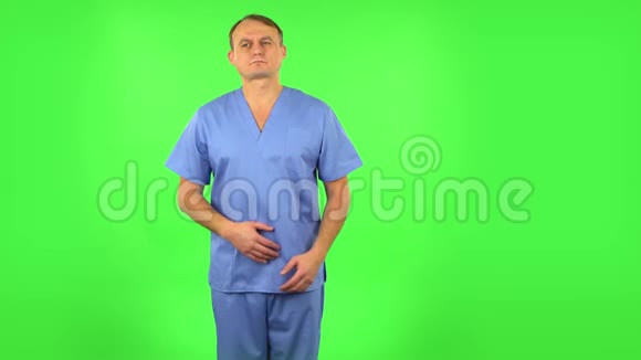医生感觉很糟糕胃疼绿色屏幕视频的预览图