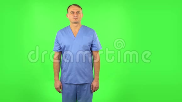 医务人员生气说些什么叹了口气绿色屏幕视频的预览图