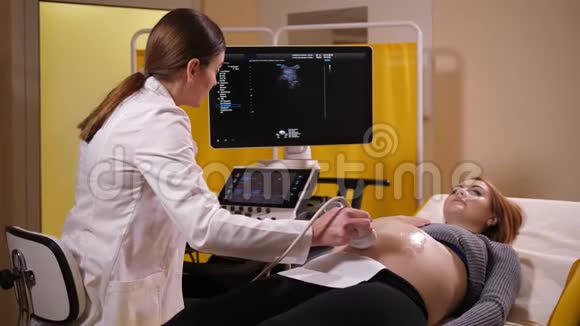 超声检查胎儿发育情况视频的预览图