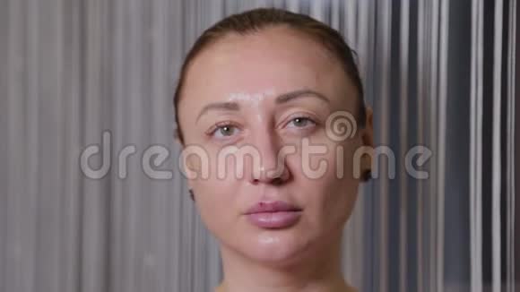 美容手术后美丽的女性肖像视频的预览图