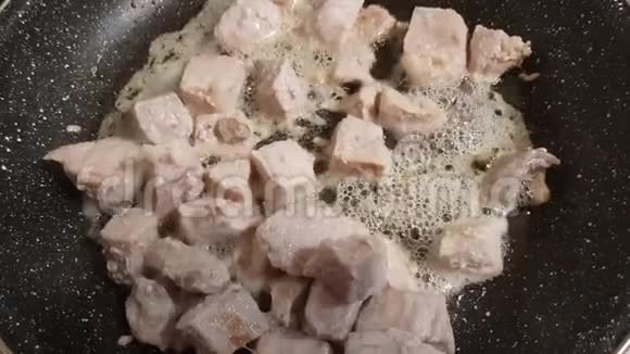 锅里的肉视频的预览图