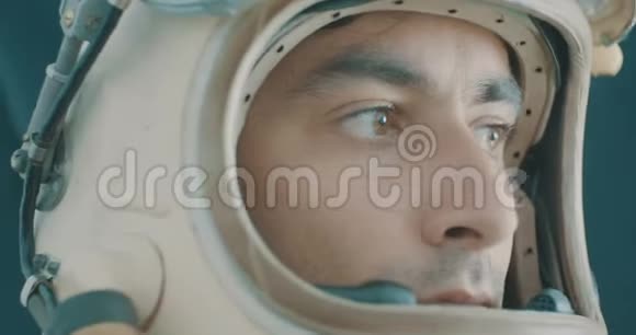 瞭望宇航员肖像视频的预览图