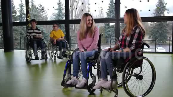快乐残疾人与快乐交流视频的预览图