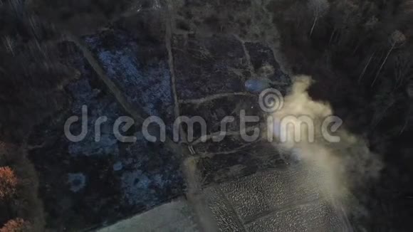 在大火中的空中射击视频的预览图