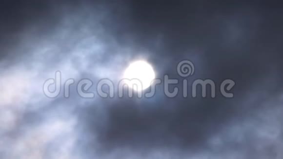 黑暗的太阳穿过云层视频的预览图