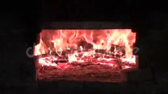 炉子里着火了视频的预览图